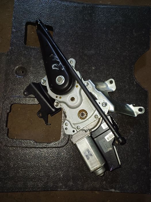 Toyota Venza Highlander привод/мотор/тяга крышки багажника