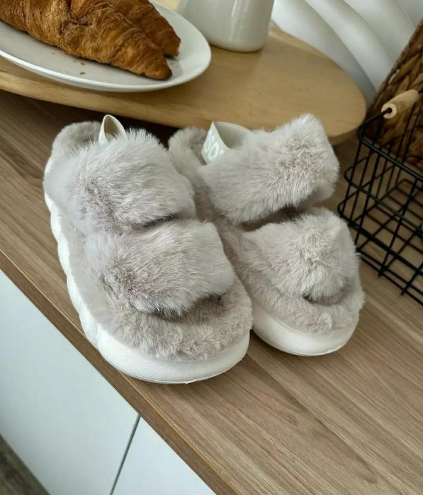 Легкі хутряні тапочки 38р