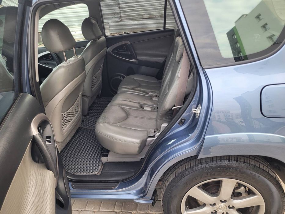 TOYOTA RAV 4 Avtomat 2.4 Long Avd