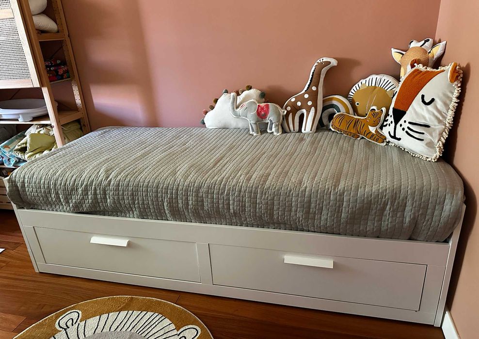 Cama IKEA Brimnes Individual/Dupla 80x200/160x200 c/ Arrumação (inclui 2 colchões)