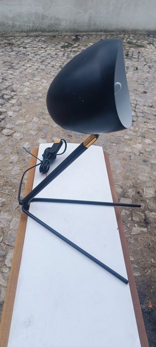 Candeeiro de mesa preto
