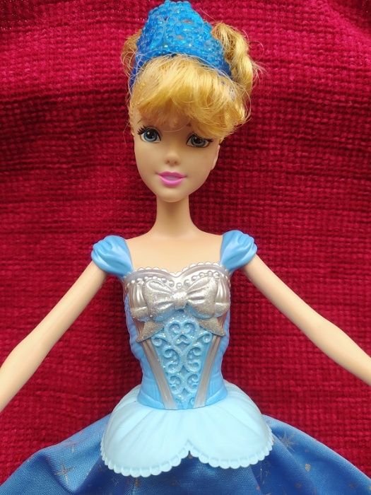 Lalka Barbie Kopciuszek z funkcją tańca