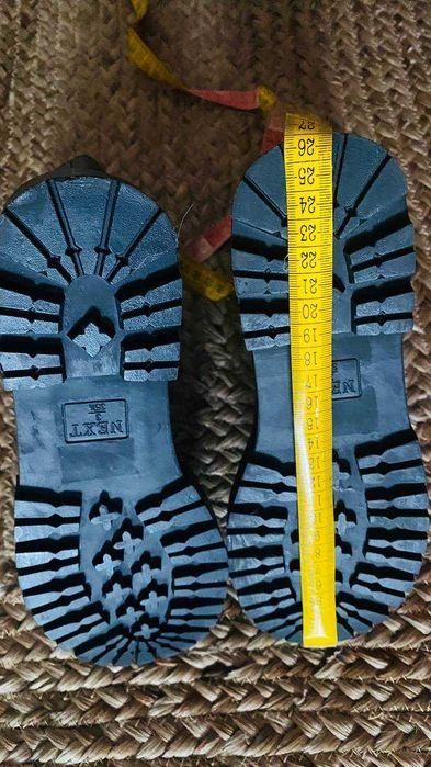 Челсі на масивній підошві з декоративним ланцюгом