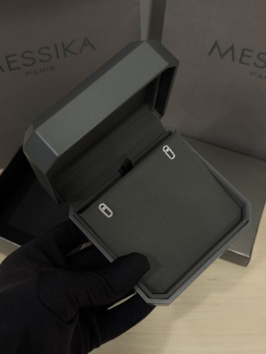 сережки від Messika