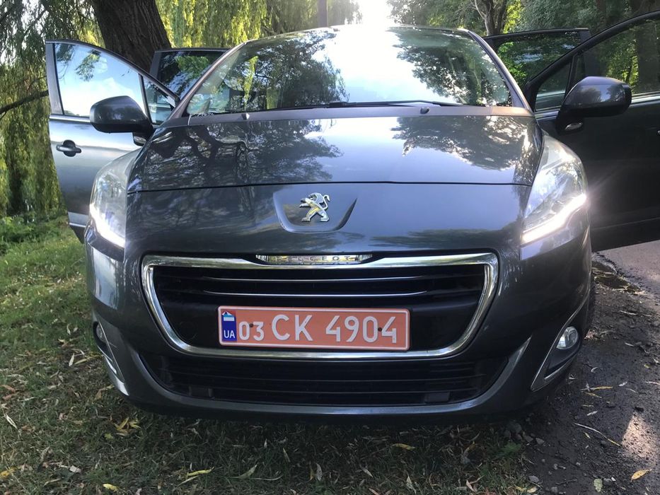 Пежо 5008 2014 року у відмінному стані