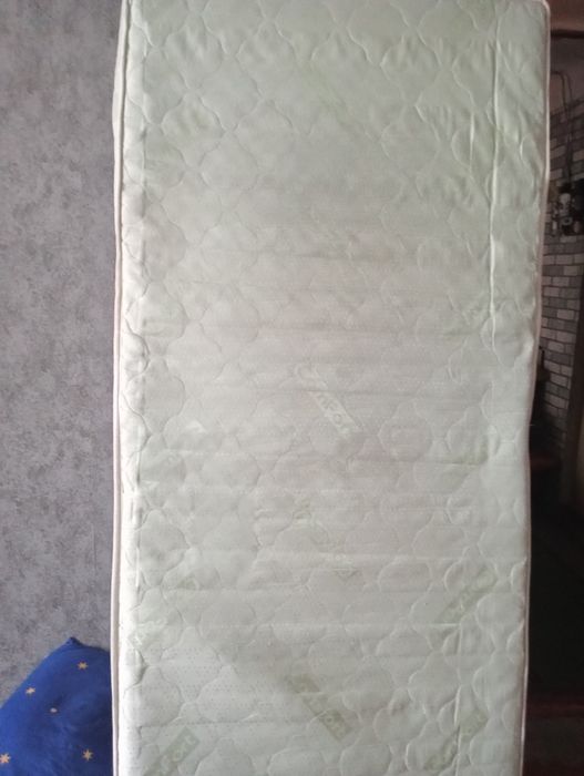 Продам матрас и ламелии.