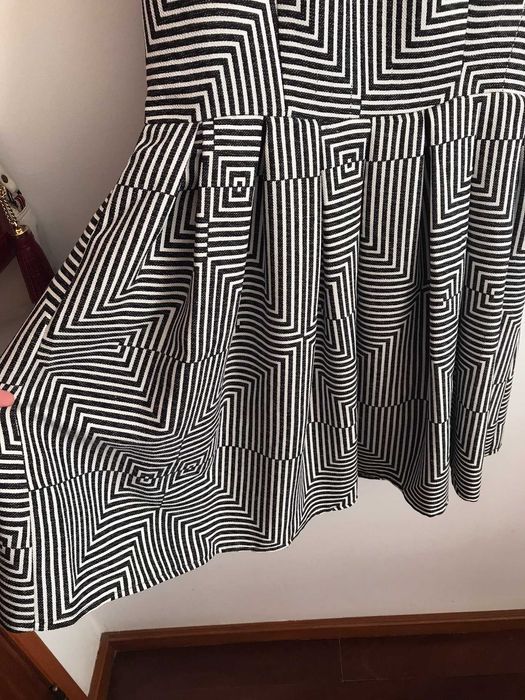 Vestido com roda branco e preto