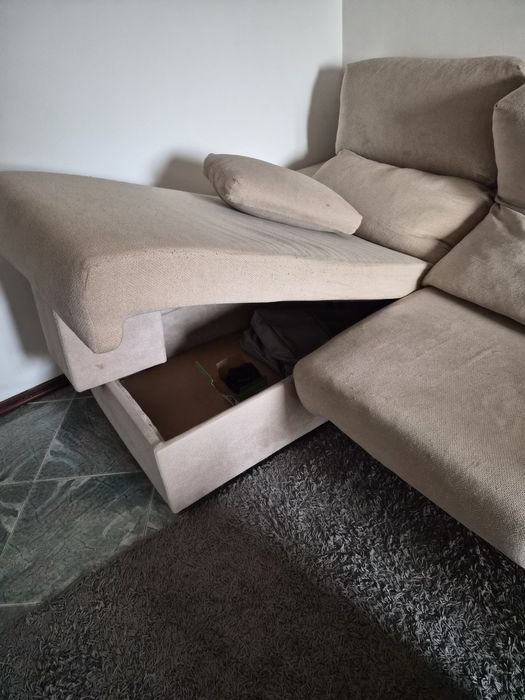 Vendo um sofá. Não é sofá-cama.