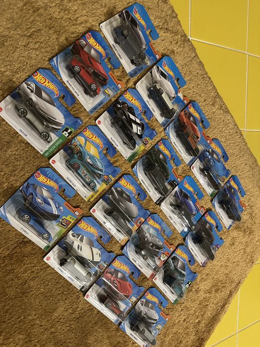 Carros Hotwheels nissan lamborghini aston martin mercedes audi bmw
