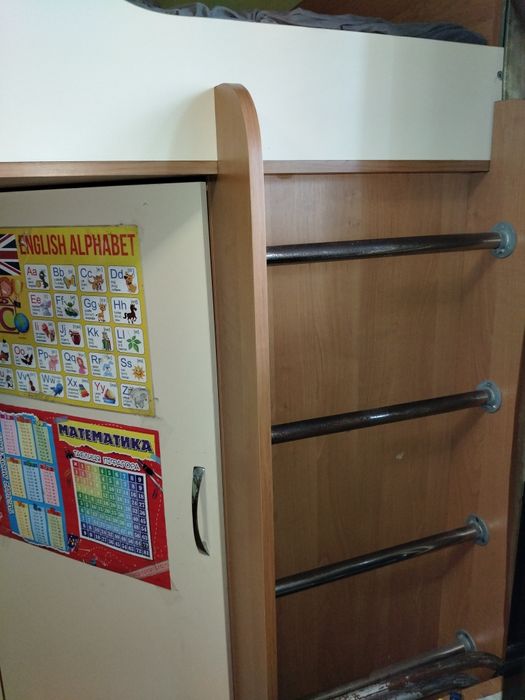 Ліжко-горище  з шафою і столом