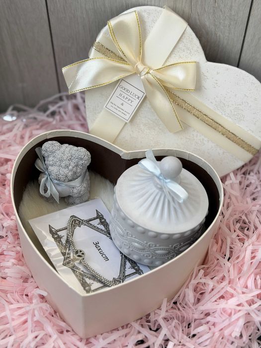 Подарунковий набір зі шкатулки з доповненням та прикрасою, 8 березня