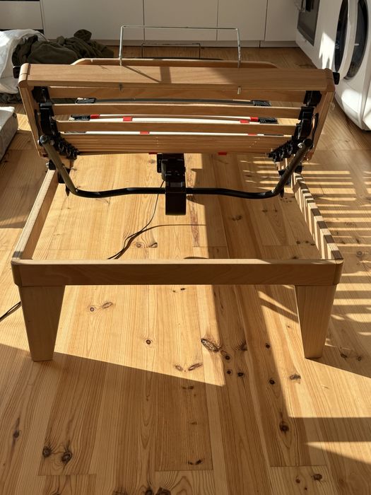 Cama ortopedica com estrado articulado, eletrici