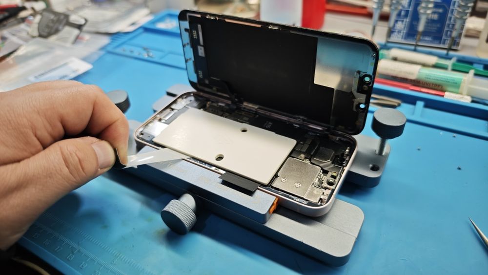 Wymiana baterii iPhone oryginał, gwarancja producenta