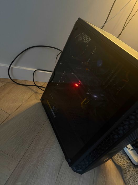 Komputer stacjonarny i3-10100F/RX5708GB /16GBRAM/SSD512 GB