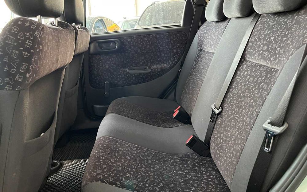 Opel Corsa 2002 рік.