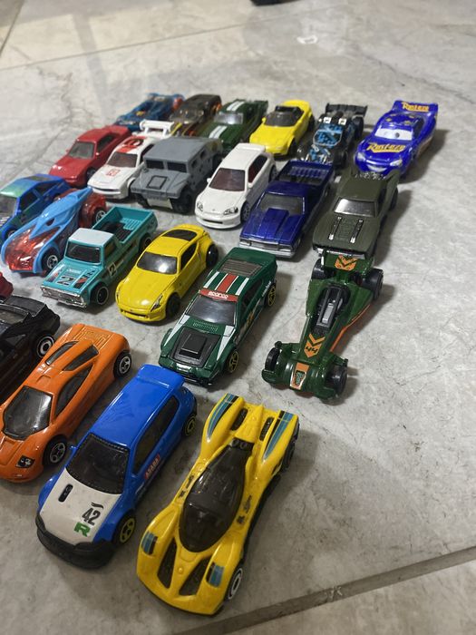 Машинки Hot wheels