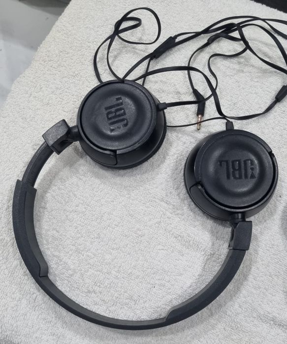 2 JVC and JBL Headphones for Parts—Both Playing on One Side Only64310017547777123