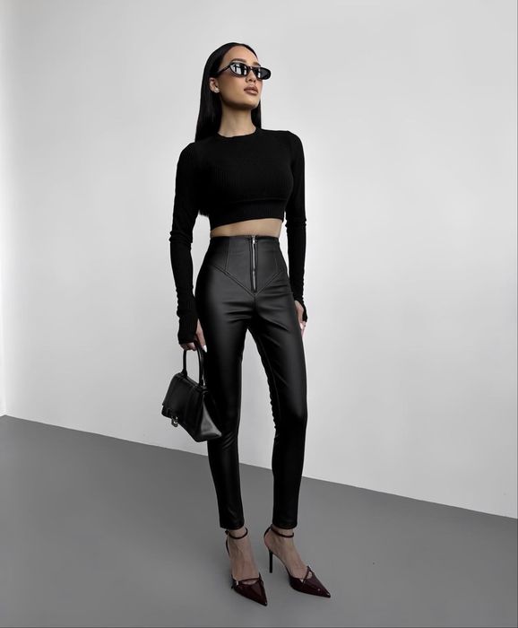 Лосини з еко шкіри з карманами і строчками з імітаціею білизни р-р М