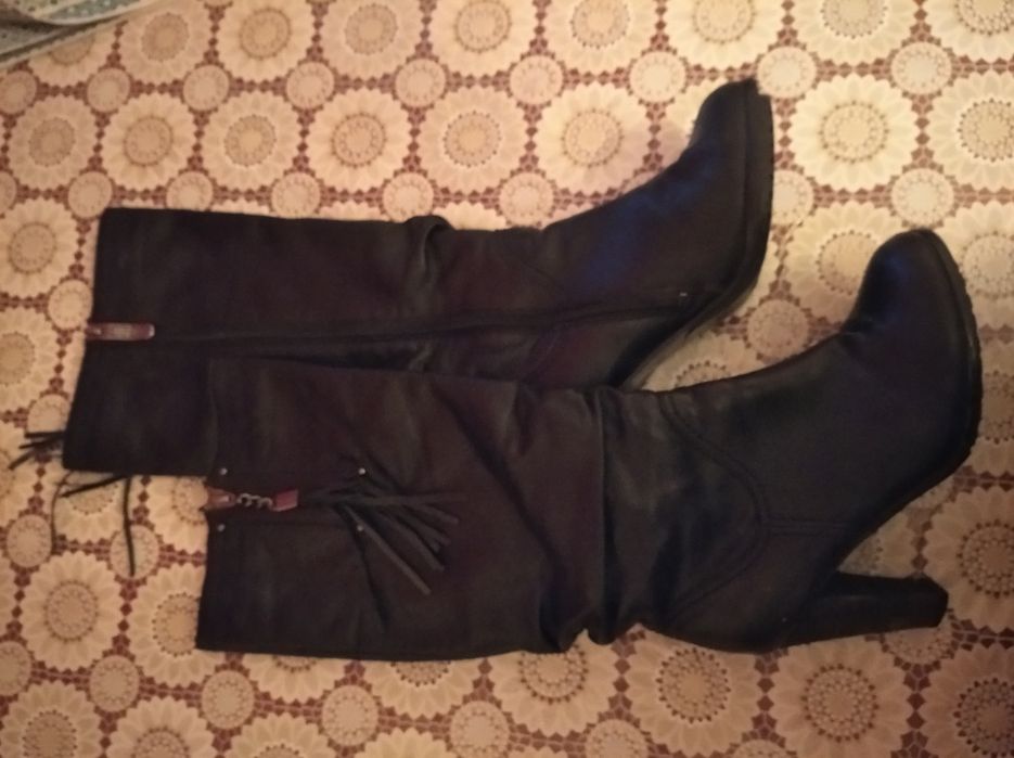 Продам недорого классные зимние сапоги