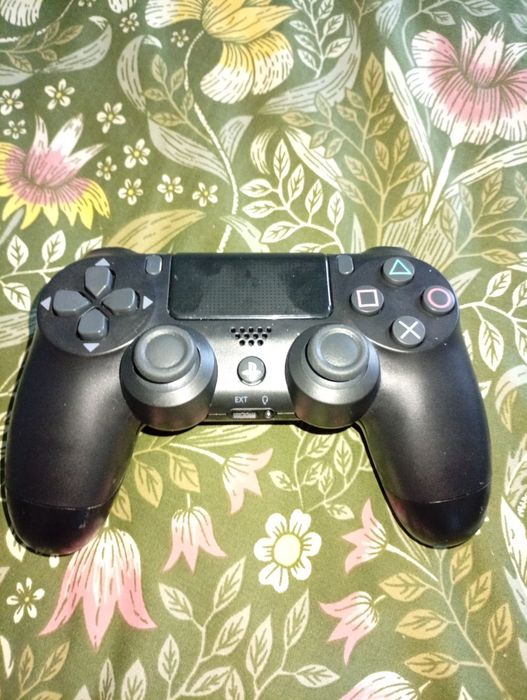 Comandos PS4 , usados em bom estado.