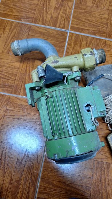 Vendo bomba polegada