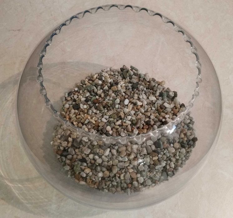 Akwarium (terrarium) kula ze żwirkiem