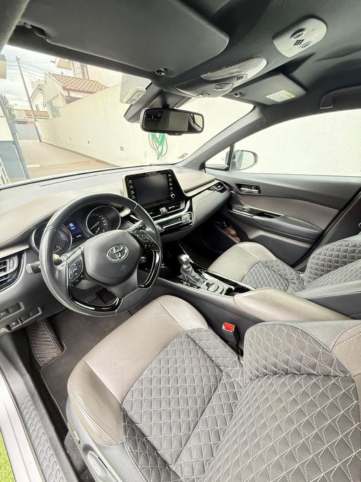 Toyota C-HR 1.8 Hybrid e a gasolina