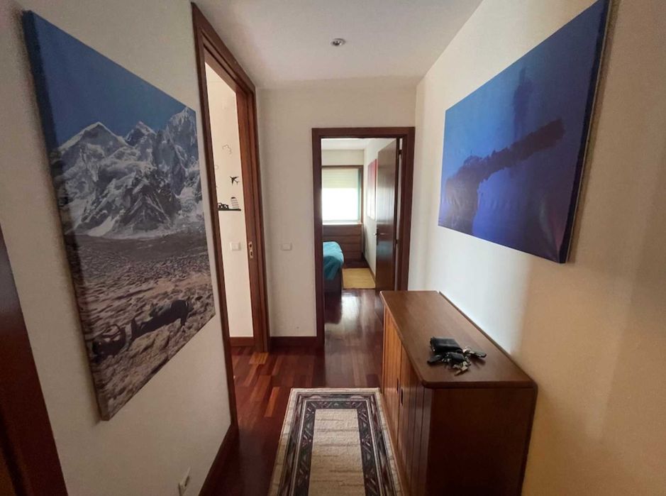 Apartamento T1 perto do mar com lugar de garagem e mobilado