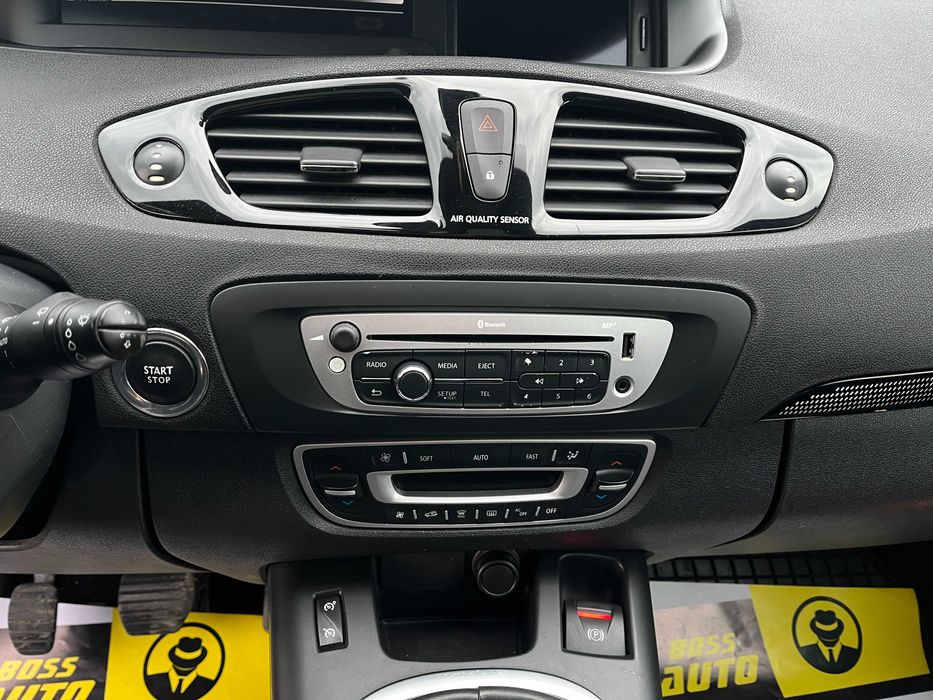 Renault Megane Scenic 2012