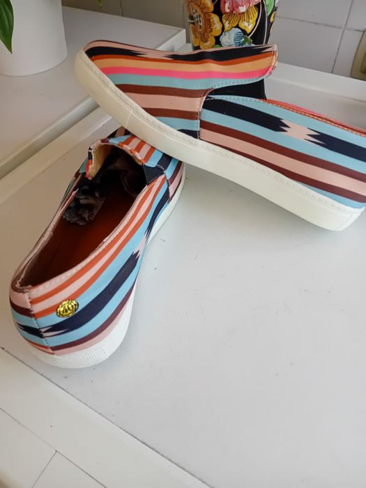 Tenis novos coloridos n 40