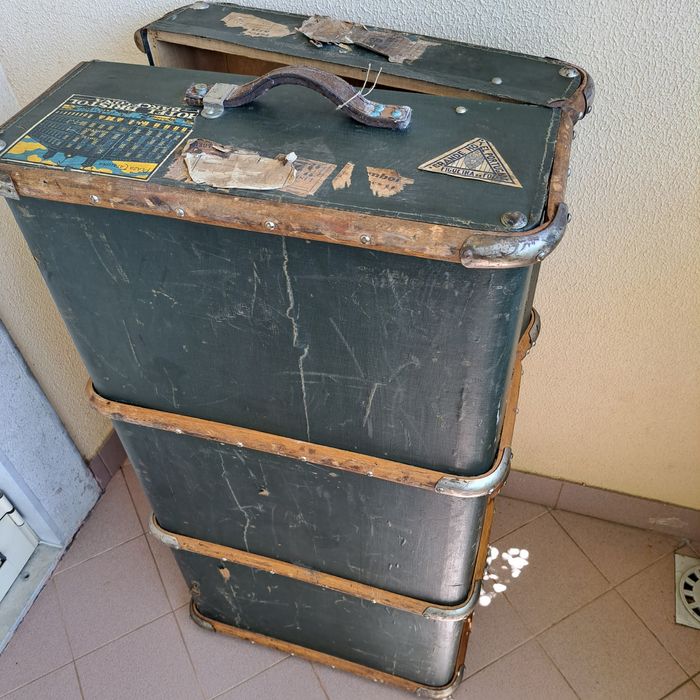 Mala bau de viagem muito antiga