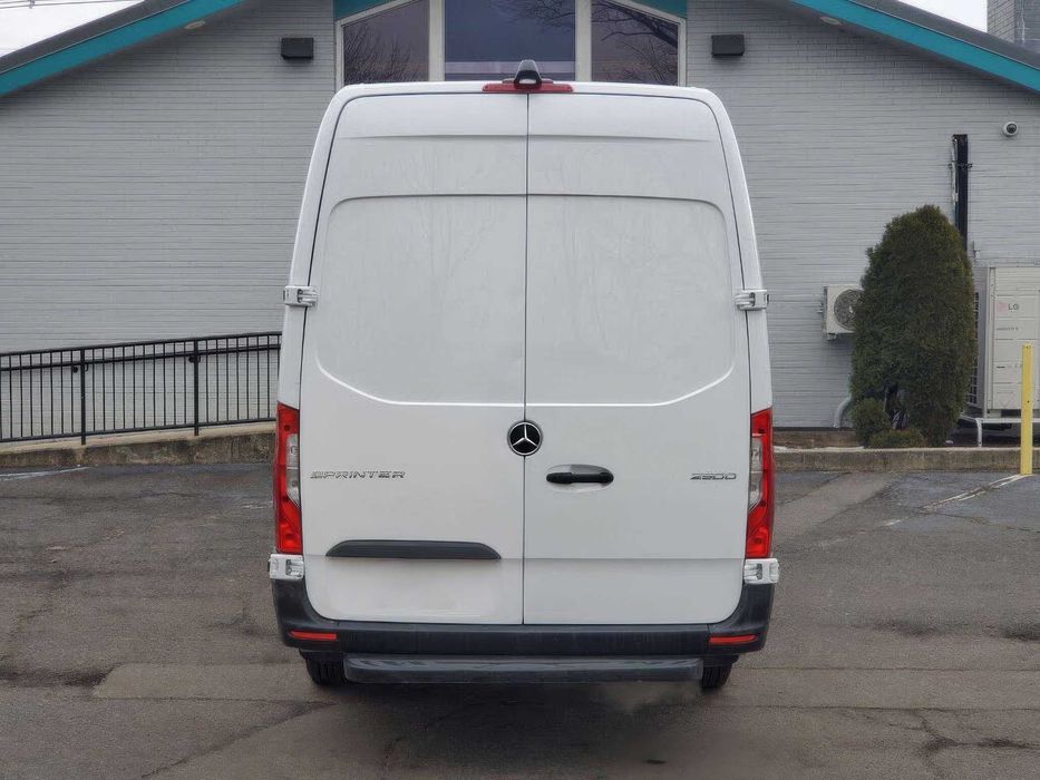 Mercedes-Benz Sprinter      2021