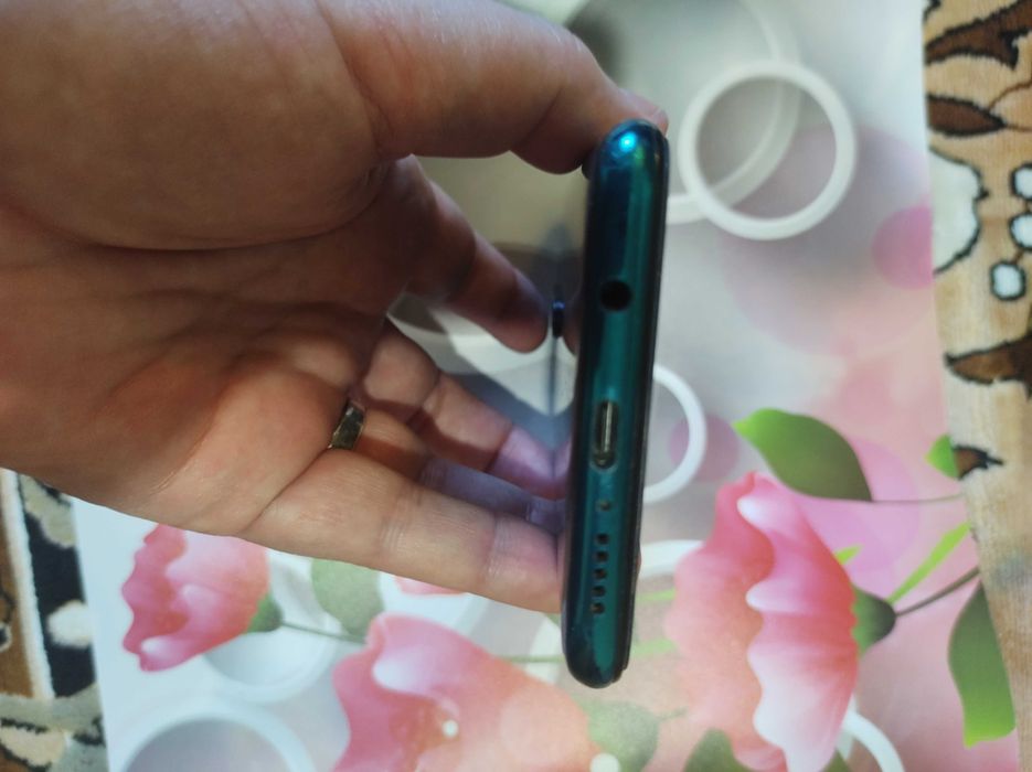 Продам xiaomi redmi note 8 pro 6/64 пам'ять в дуже доброму стані