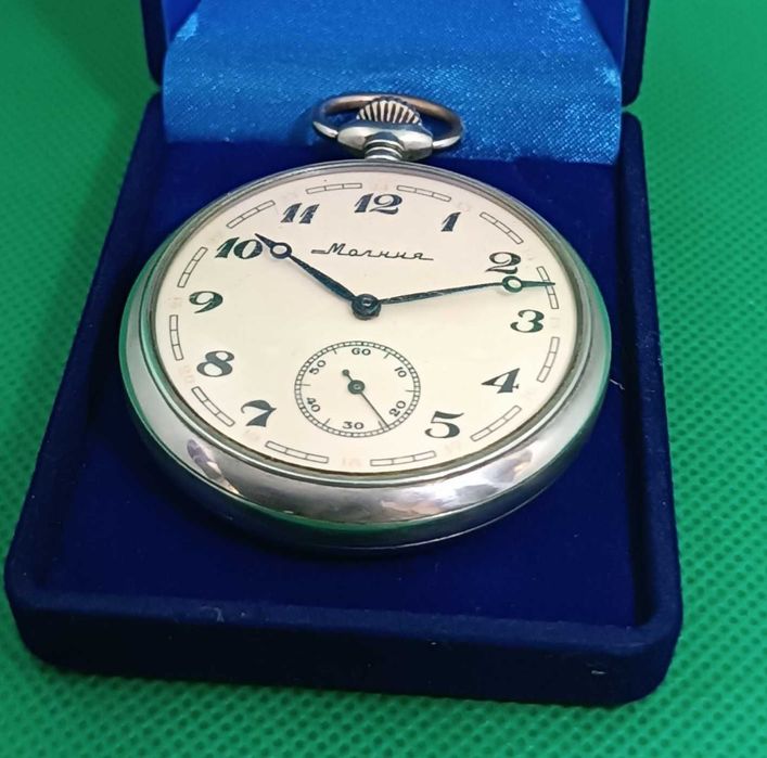 Кишеньковий годинник Молнія з рідним ланцюжком в футлярі!Гладка кришка