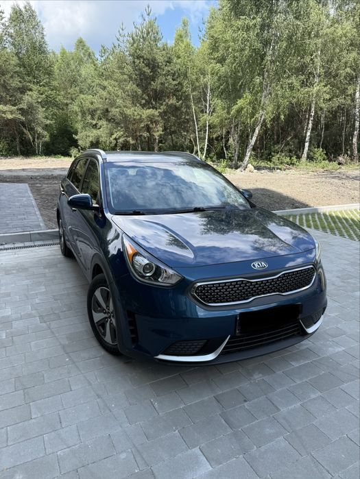Оренда Kia Niro гібрид автомат