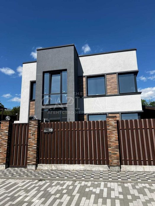 Продаж будинку без ремонту, Лісники
