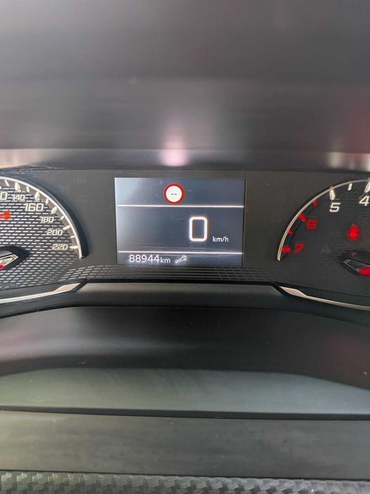 Carro peugeot 2008 SUV com 89.000kms, azul metalizado, bom estado