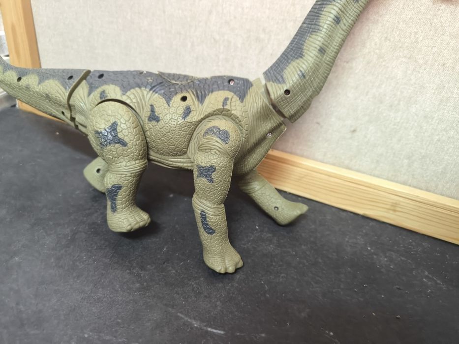 Dinossauro Pescoço Longo (Braquiossauro)
