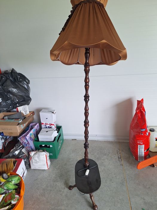 Stylowa lampa drewniana
