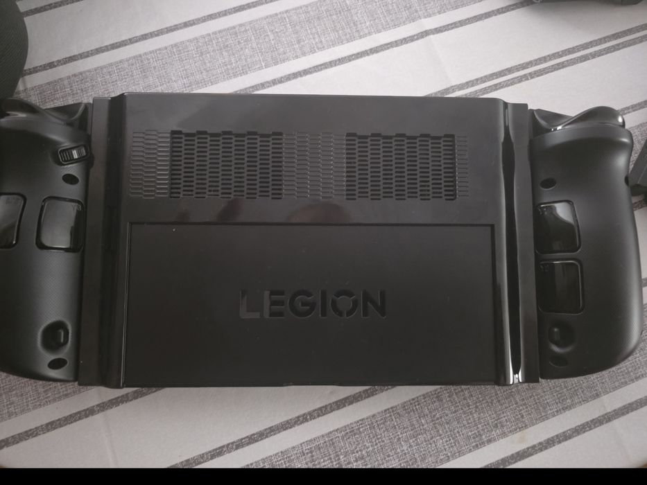Lenovo Legion Go 512GB + 2TB microSD Lenovo + Dock + Logitech Pro X