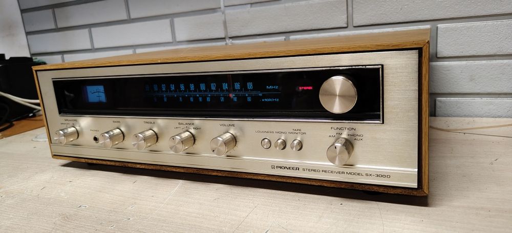 Amplituner PIONEER SX-300D. Vintage