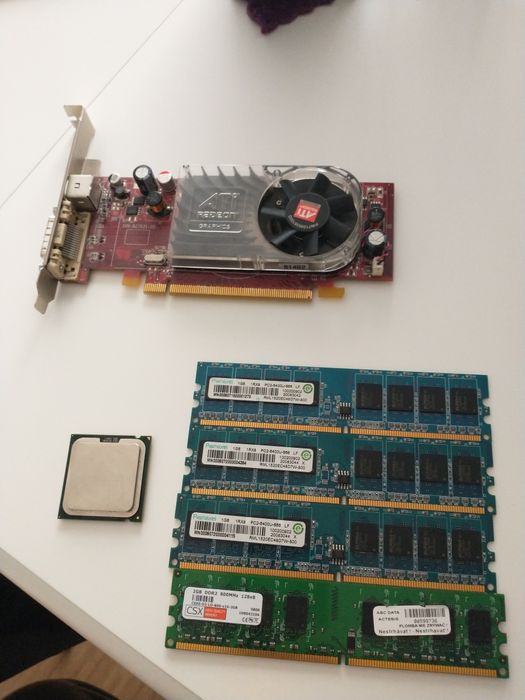 AMD Radeon HD 2400XT + 5GB Ram ddr2 800MHz + CPU Intel Core2Quad Q8200
