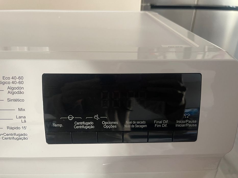 Máquina lavar e secar roupa Hisense