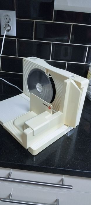 Vendo máquina fiambre,e putros