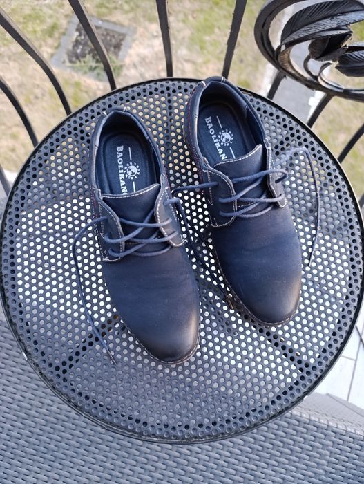 Modne skórzane buty bardzo dobrej jakości,