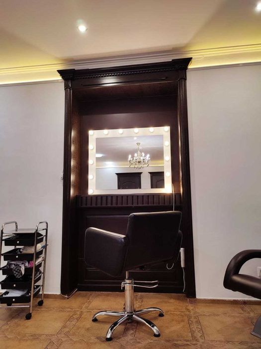 Центр. Оренда місця в салоні. В нас беспечно та завжди є світло