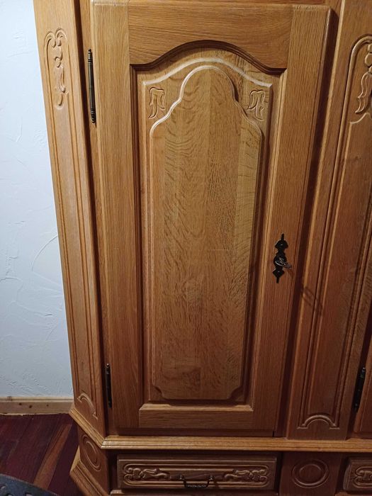 Szafa z dębu belgijskiego