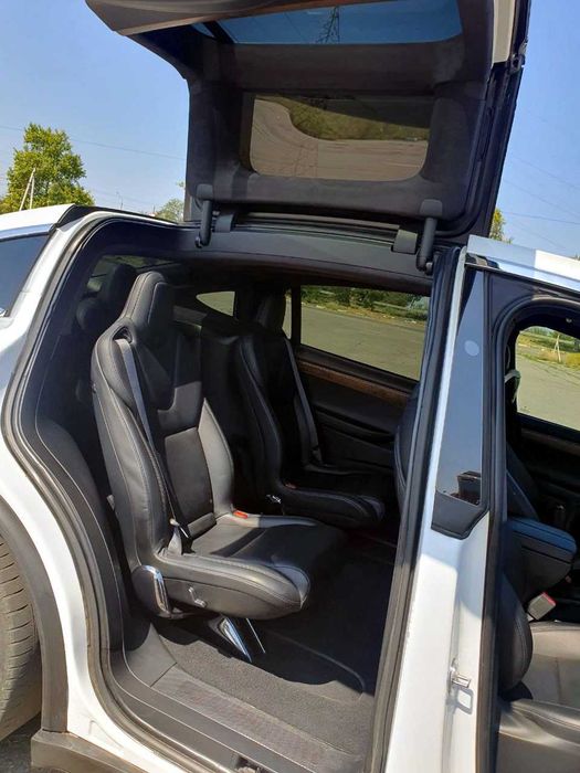 Tesla Model X 2019 VIN 5YJXCBE26LF231308 фото оголошення 8 з 19