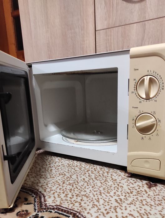 Мікрохвильова піч ОРО