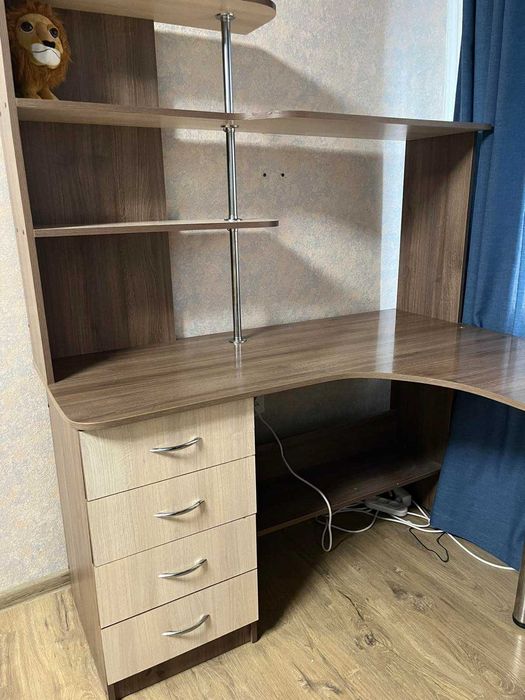 Стіл у гарному стані